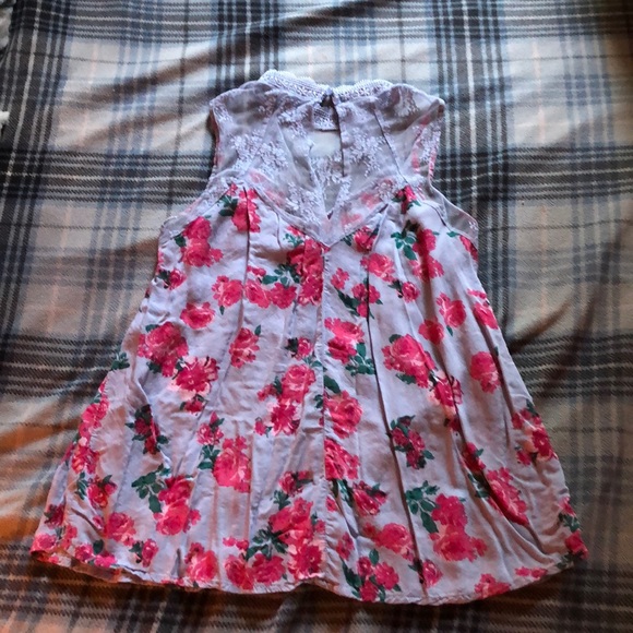 Floral tank. - Picture 3 of 3